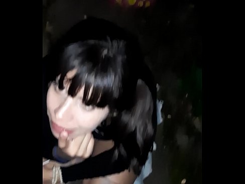 ❤️ 거리에서 사탕과 교환으로 부어오른 페니스 ❤️ 러시아 포르노 우리 ☑